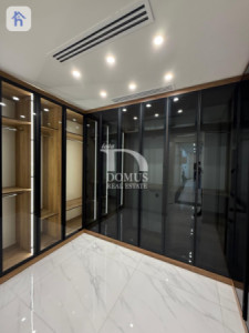 Luxurious Villa with 6 Bedrooms Image 22