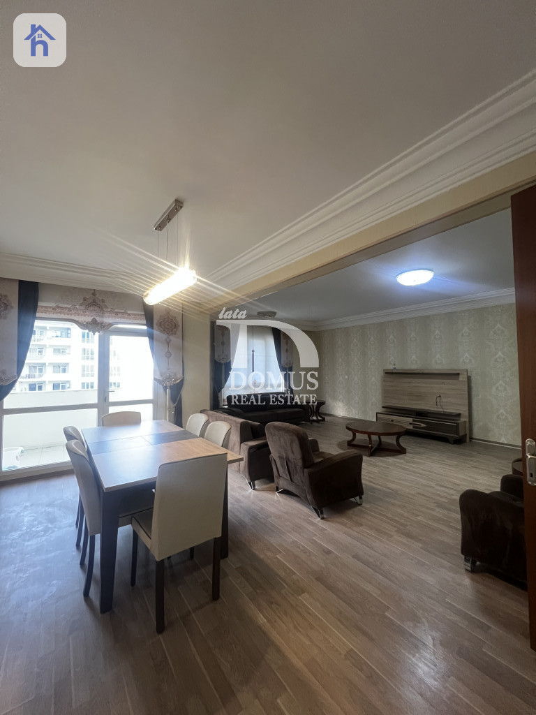 شوقەیەکی فراوانی ٣ ژووری نوستن لە ئیمپایەر ڕۆیاڵ