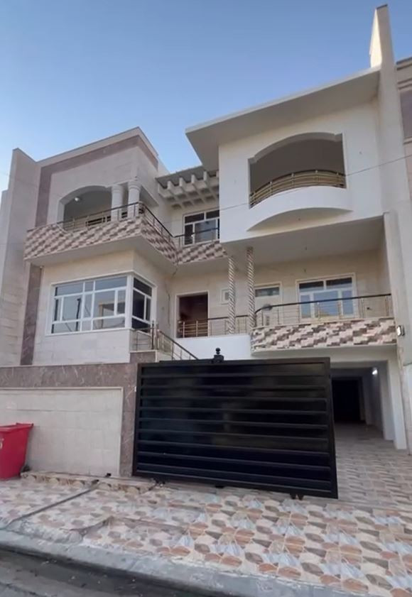 بيت واسع يحتوي على ٧ غرف نوم
