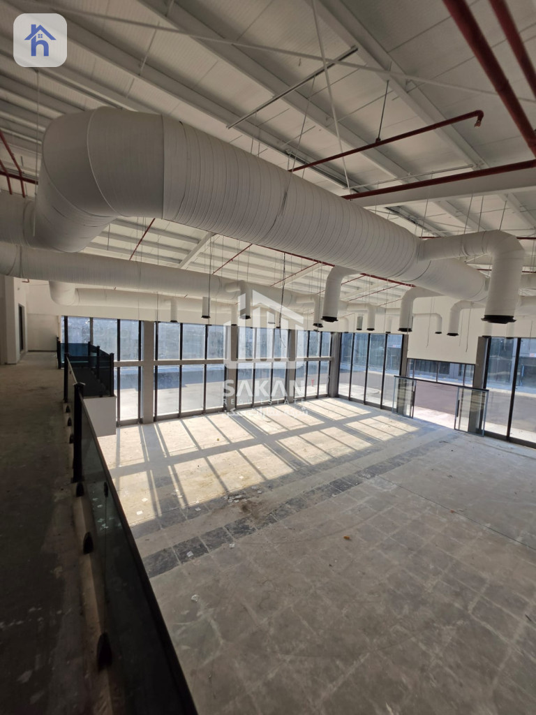 Spacious Showroom with Offices and Rooms Image 2