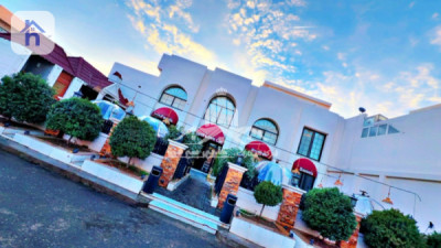 کافتریا لە نهۆمی یەکەم، خانوو لە نهۆمی دووەم image 1