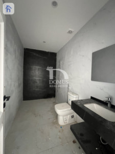 Charming House with 4 Bedrooms image 6