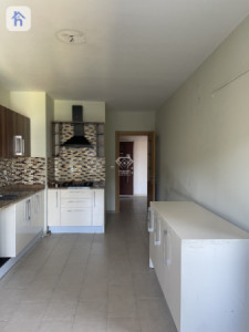 Modern Apartment with 4 Bedrooms Image 4