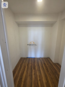 Elegant 3-bedroom apartment in prime location image 9