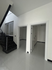 Spacious 5-Bedroom Home in Hawlery Nwe image 3
