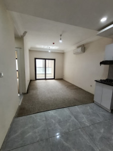 Modern One Bedroom Apartment in High Floor Image 5