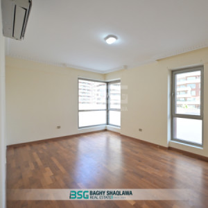 Modern 5-Bedroom Apartment Image 8