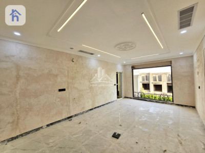 Luxurious 4-Bedroom House Image 14