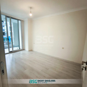 Cozy Apartment with Airport View Image 7