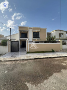 Spacious House with Multiple Rooms — 1