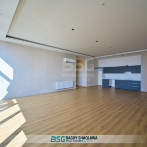 Luxurious Three Bedroom Apartment Image 8