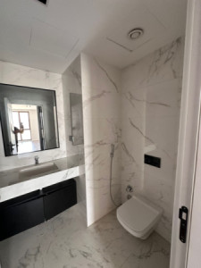 Modern 4 BR Apartment in Prime Location Image 21