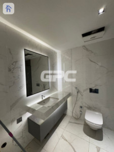 Modern Apartment with City View Image 8