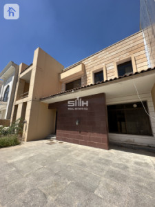Spacious House in Dream City image 1