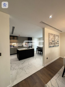 Spacious 4-Bedroom Apartment image 11