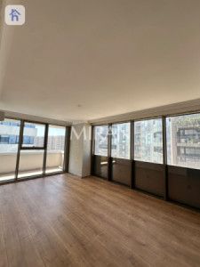 Modern 2-Bedroom Apartment in Prime Location image 3