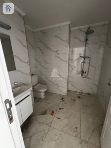 Modern 2-Bed Apartment Image 5