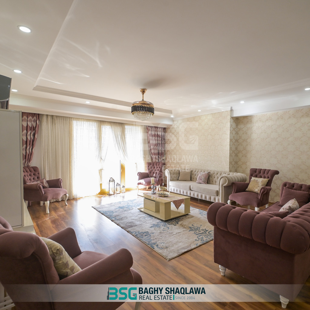 شقة مفروشة فاخرة بإطلالة الحديقة الداخلية