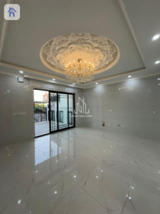 Modern House with 5 Bedrooms image 11