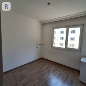 Cozy 3-Bedroom Apartment image 3