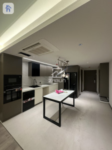 Luxurious Tower Apartment image 2