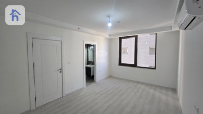 Luxurious 10th Floor Apartment Image 7