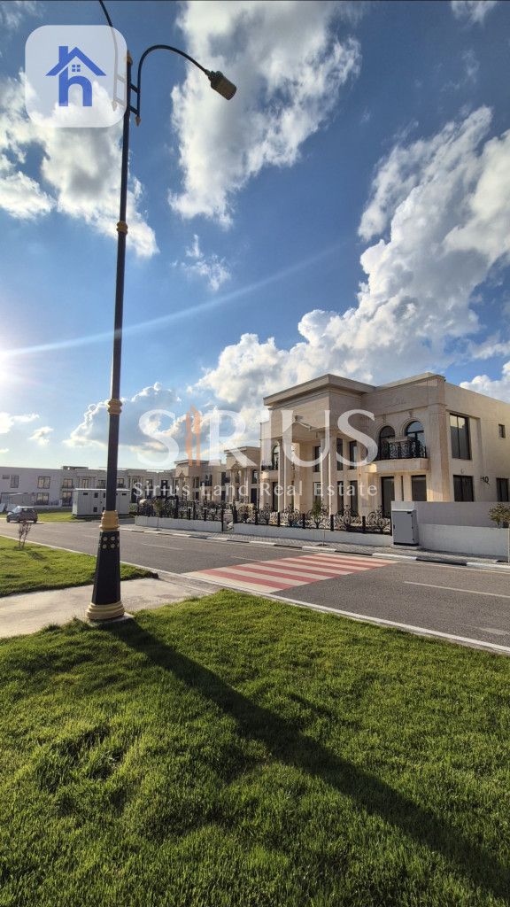 Spacious house with multiple rooms Image 2