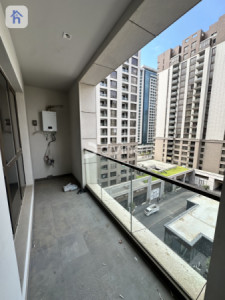 Modern Apartment image 6