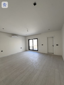 Spacious House with 5 bedrooms image 17