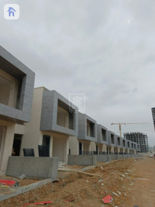 Spacious House with 4 bedrooms image 3