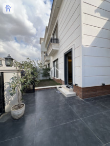 Luxury House image 4
