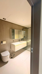 Spacious Apartment with Stunning Views Image 8