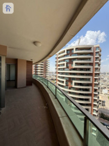 Stylish B4 Apartment with Views Image 3