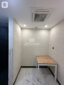 Luxurious 4-Bedroom Apartment Image 7
