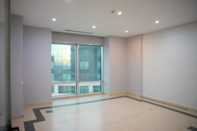 Modern office in prime location image 3