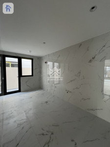 Spacious house in Spanish Village 2 image 3