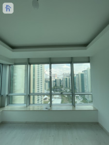 Modern Apartment with 3 Bedrooms image 2