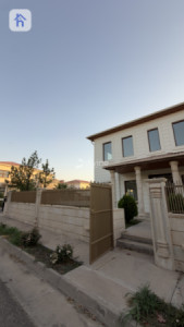 Spacious Family Home in American Village Resim 7