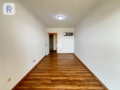 Luxurious Apartment in Prime Location Image 6