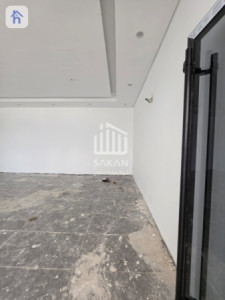 Spacious Showroom with Offices and Rooms Image 18
