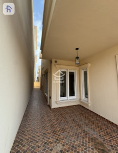 Spacious 4 Bedroom House in New Azadi image 12
