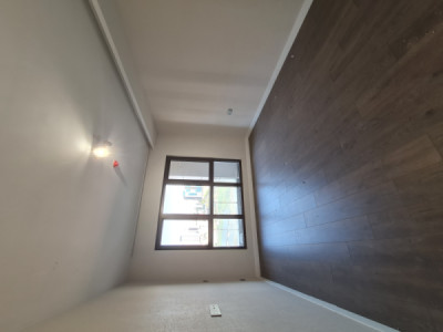 Modern apartment in prime location image 3