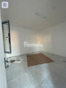 Three Floor Commercial Building Resim 3