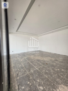 Spacious Showroom with Offices and Rooms Image 16