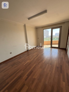 Modern 4-Bedroom Apartment with Beautiful View Image 7