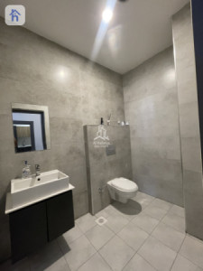 Modern Apartment image 7