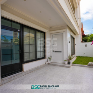 Modern House image 2