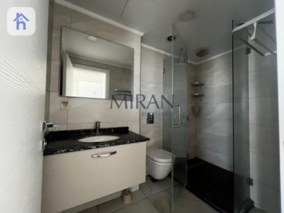 Bright Apartment with Elegant Design Image 6
