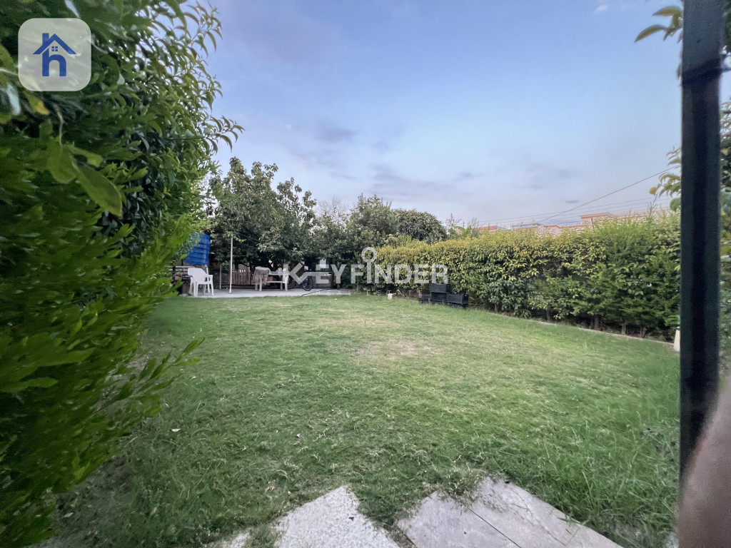 House Opposite Garden Image 3