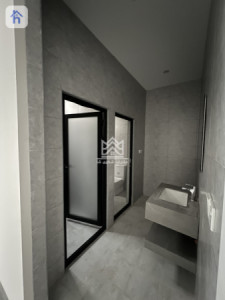 One Floor House image 6